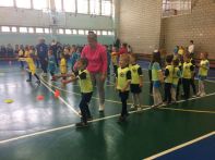 Спортивні змагання молодшої школи з вихованцями дитячих садків